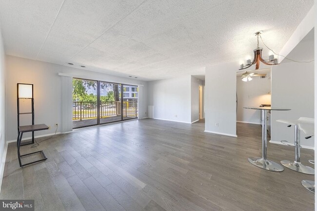 Building Photo - 2600 Indian Dr