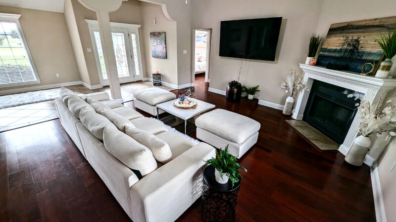 Building Photo - 3115 Village Cir