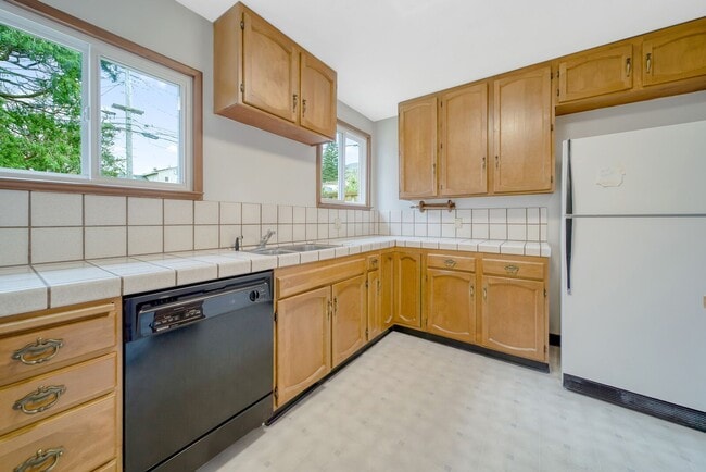 Building Photo - SOUTH SAN FRANCISCO HOME FOR RENT - $4,000/mo