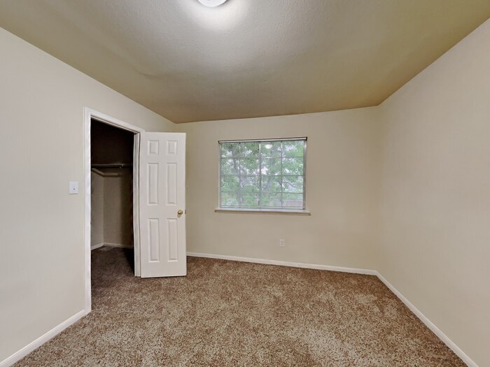 Building Photo - 25622 Oakridge Forest Ln