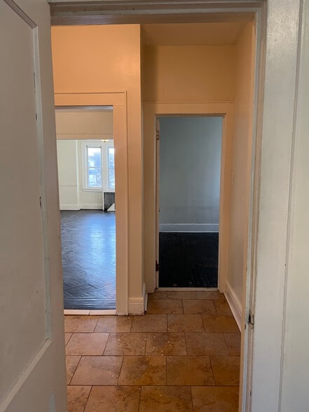 Building Photo - 174 W End Ave