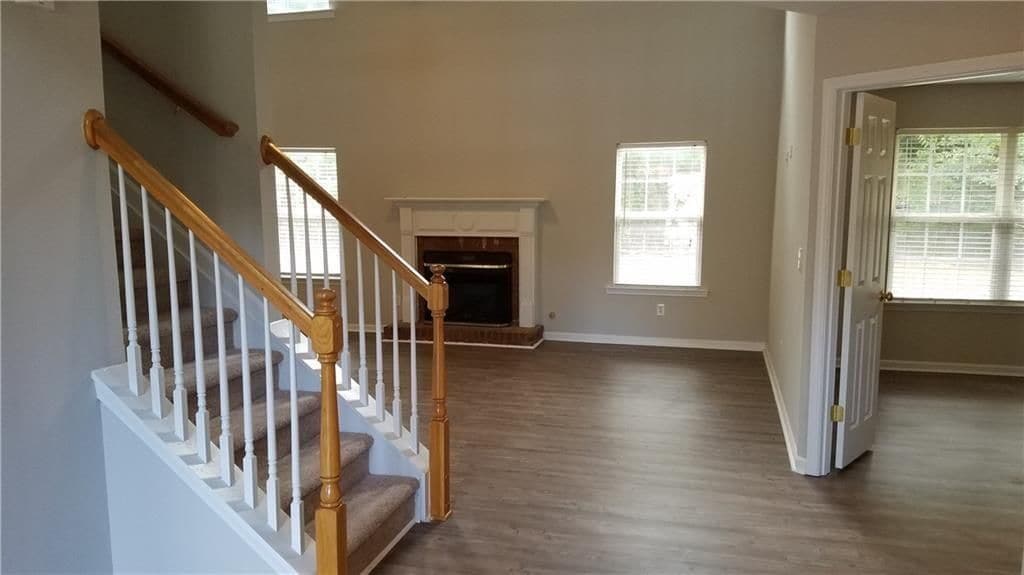 Building Photo - 3652 Roxfield Dr NE