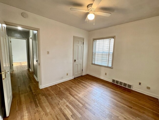 Building Photo - Great 3 Bedroom Near Aggieville & KSU! Pre Leasing for 2026-2027 School Year!