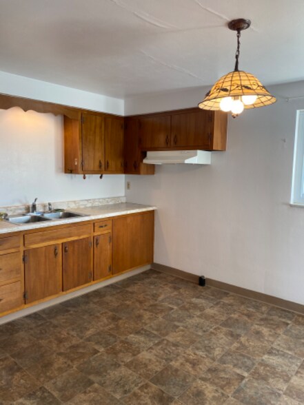 Building Photo - 128 Spring Ln