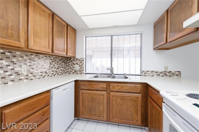 Building Photo - 8432 Mulcahy Ave