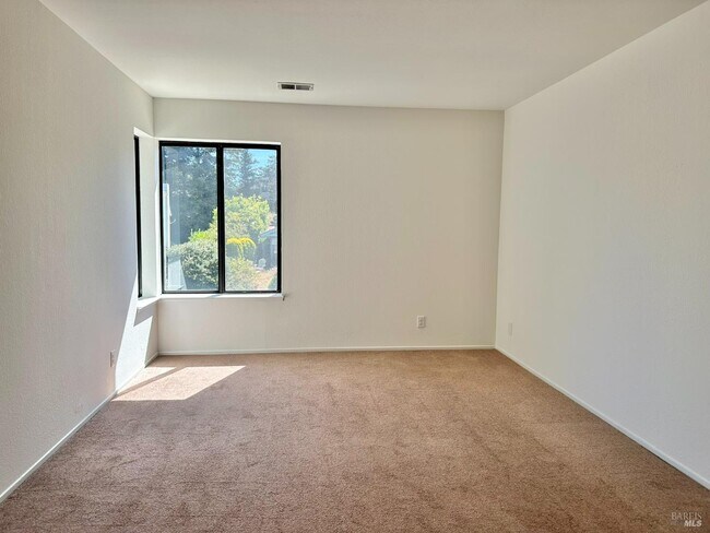 Building Photo - 768 Rose Dr