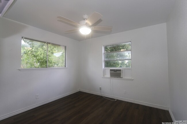 Building Photo - 127 Fair Valley St