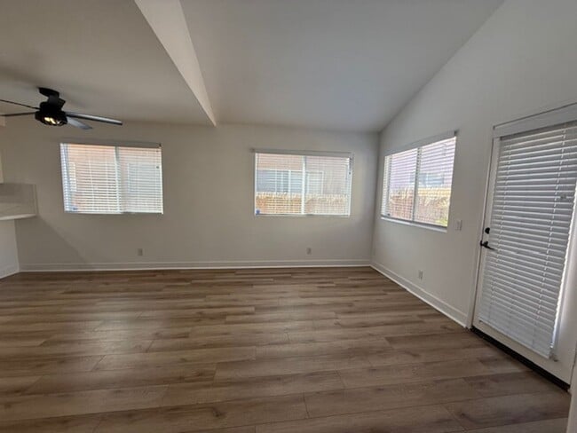 Building Photo - Dual Master Suites Condo in Foothill Ranch