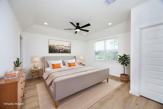 Building Photo - 2027 Longmire Villas Ct