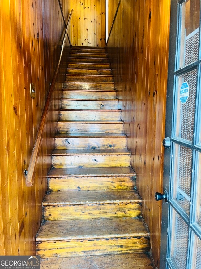 Building Photo - 406 E Main St