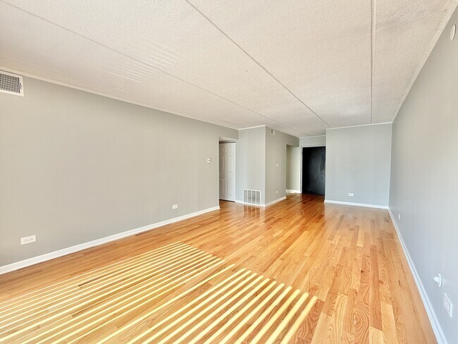 Building Photo - 25-525 N Quentin Rd