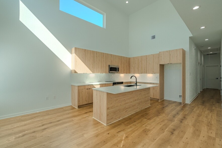 Building Photo - 5029 Van Fleet St