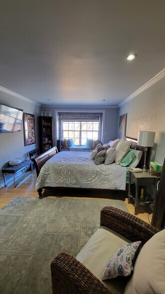 Master Bedroom - 780 River Rd