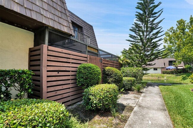 Building Photo - 15217 W Pond Woods Dr