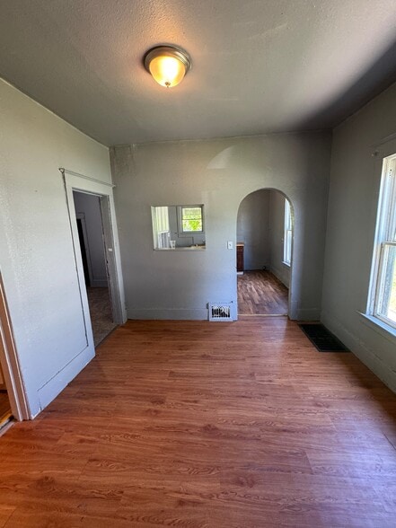 Building Photo - 703 Ashwood Ave