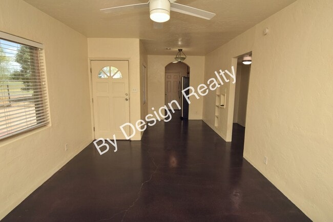 Building Photo - Midtown 2 Bed 1 Bath Home on Huge Lot