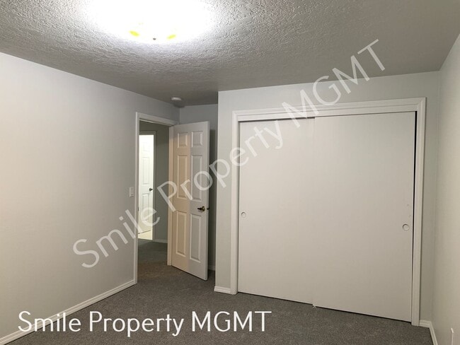 Building Photo - Spacious 5 bedrooms house in Beaverton