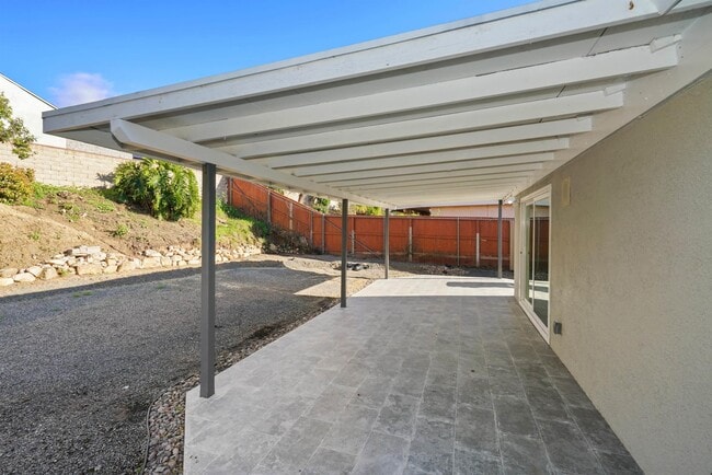 Building Photo - 7684 Meadowbrook Ct