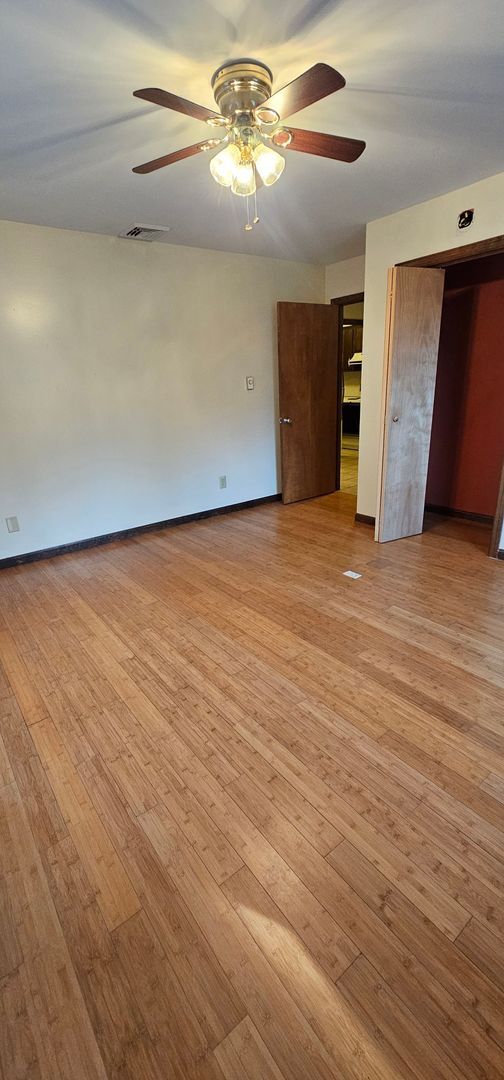 Building Photo - 2 Bedroom 1 Bath House $1,600 - Available May 2026!