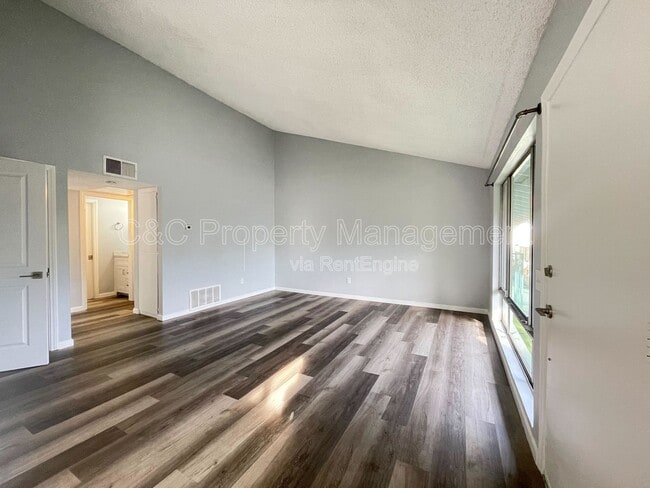 Building Photo - 1817 E Grand Ave