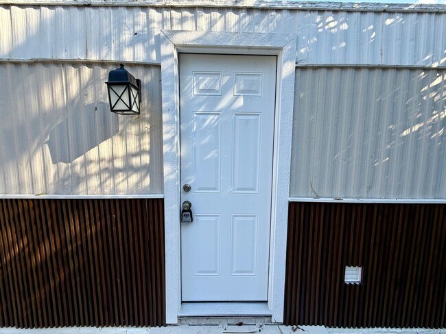 Building Photo - Charming 2 bed 2 bath home in Simi Valley!