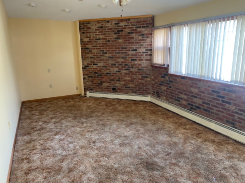 Building Photo - 18 Clearview Ave