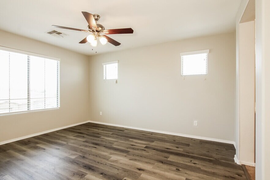 Building Photo - 7907 S 50th Ln