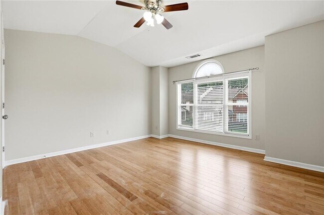 Building Photo - 6199 Thorncrest Dr