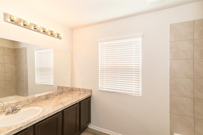 Building Photo - 13827 Winding Path Ln