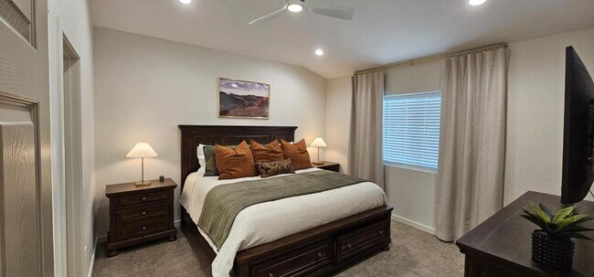 Building Photo - 731 W 6th S St