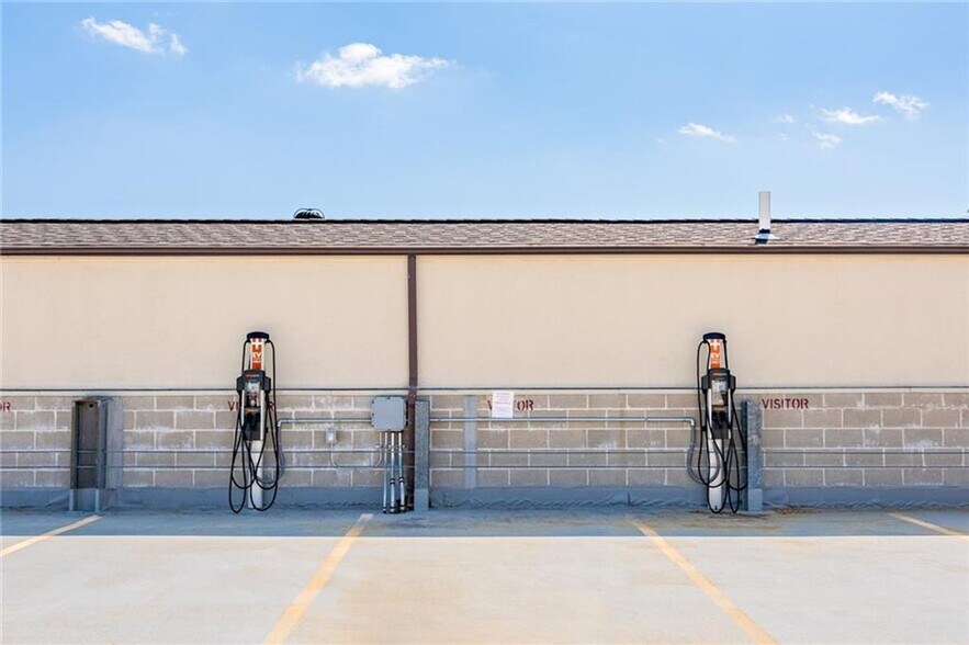 Building Photo - 903 Providence Pl