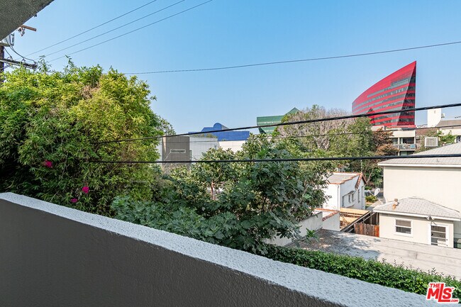 Building Photo - 723 Westmount Dr