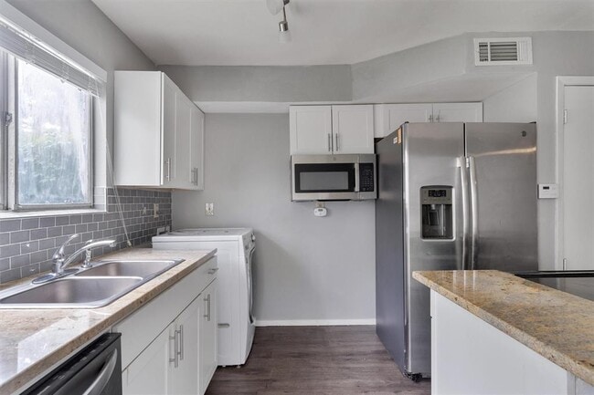 Building Photo - 3415 Menchaca Rd