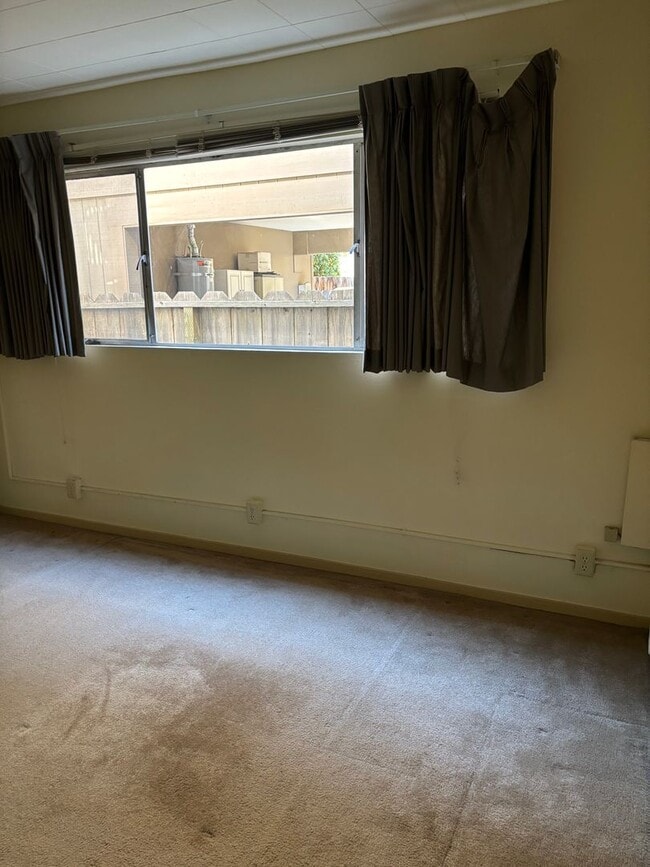 Building Photo - 1 Bedroom Apartment Across from NPS!