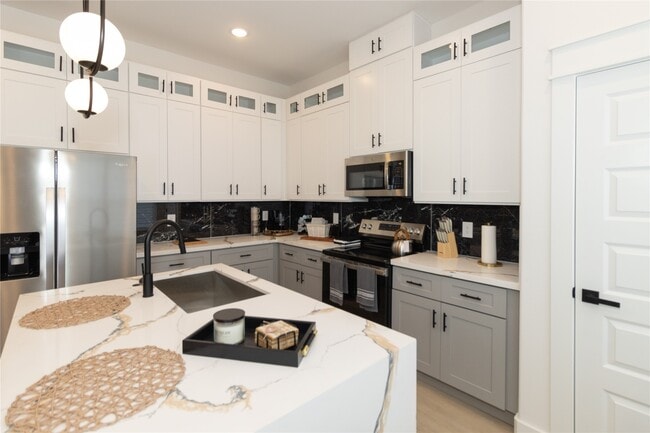 Building Photo - 4902 Higgins St