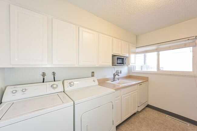 Building Photo - 8003 Wolff St