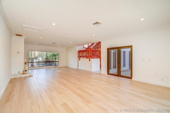Building Photo - 5730 Vista Linda Ln