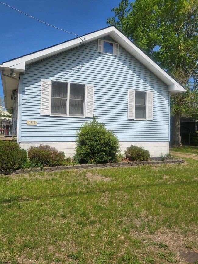 Building Photo - 381 S Vienna Ave