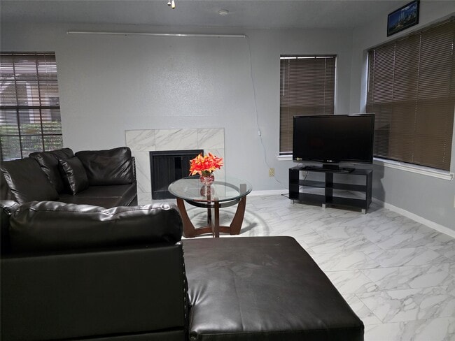 Building Photo - 2300 Old Spanish Trl