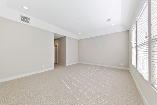 Building Photo - 5214 Pinemont Creek Ln