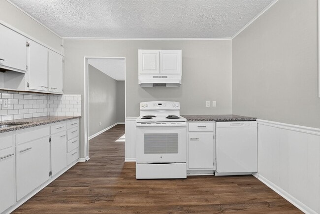 Building Photo - 2956 Valleyview Dr