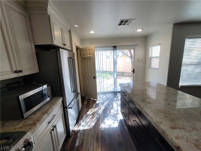 Building Photo - 10799 Flame Vine Ct