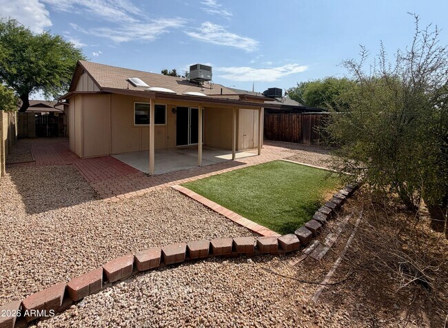 Building Photo - 3005 W Ross Ave