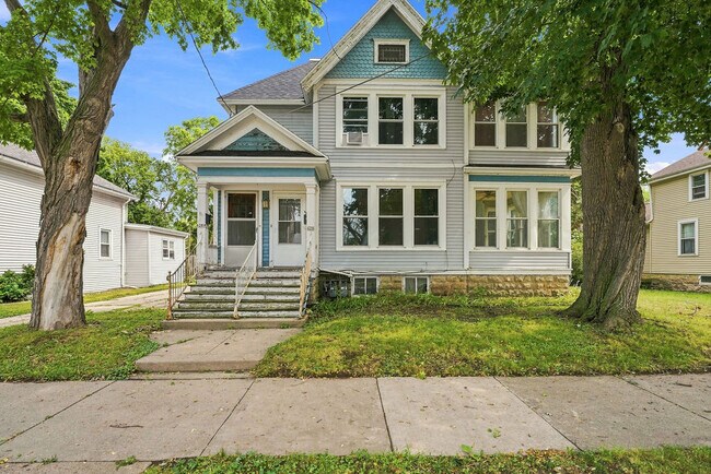 Building Photo - 628 Jefferson St