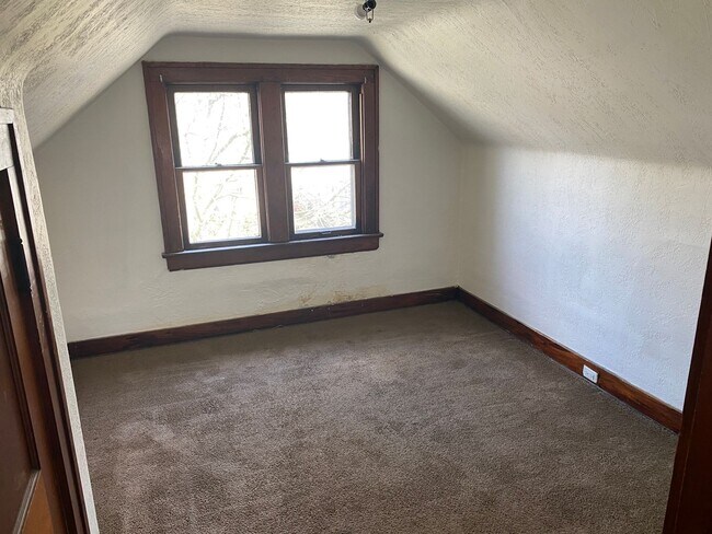 Building Photo - Charming 4-Bedroom Single Family Home for Rent!