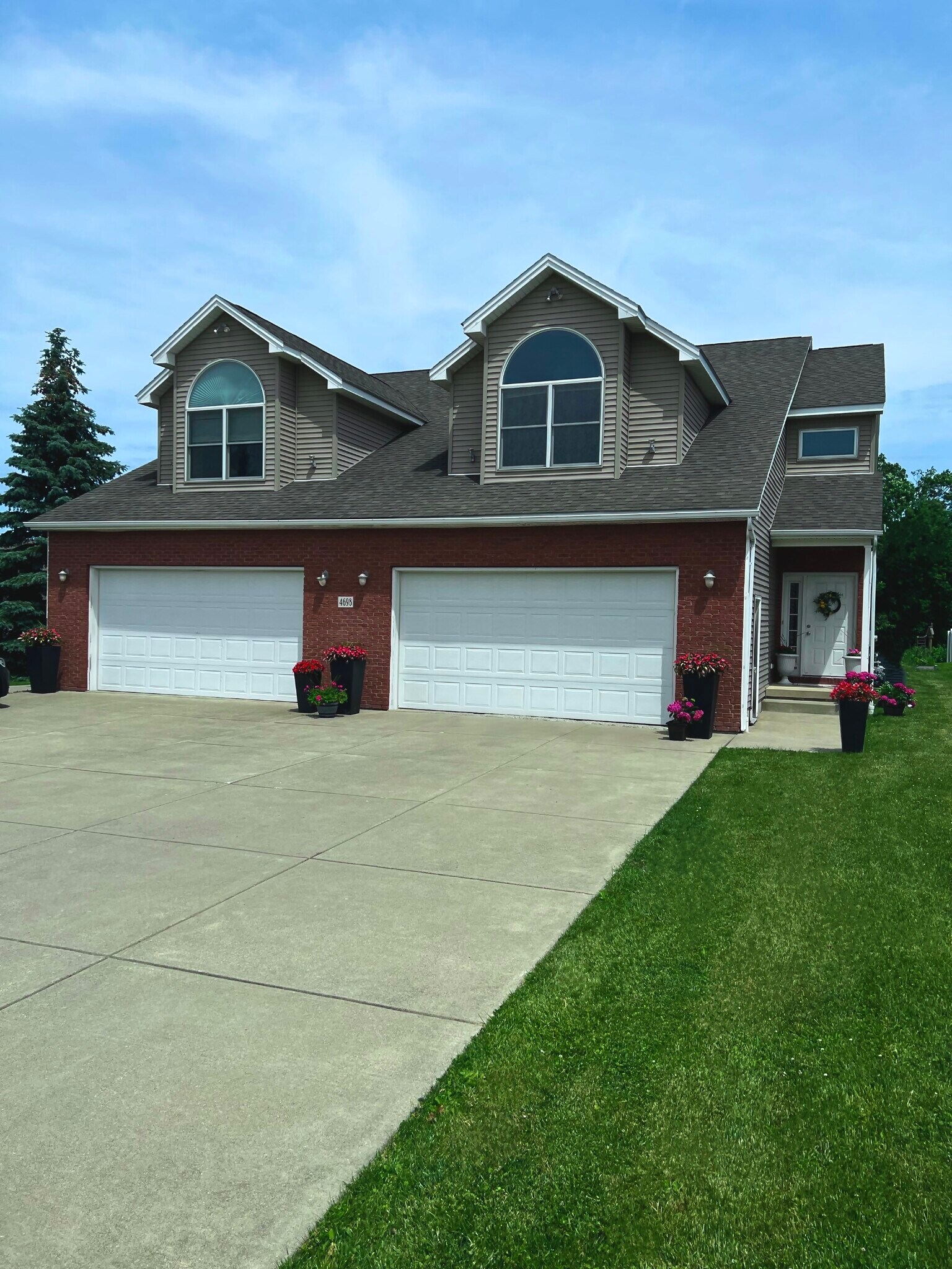 Building Photo - 4698 Brompton Dr