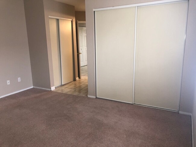 Building Photo - GORGEOUS SINGLE STORY HOME IN NORTH TOWN READY FOR YOU TO RENT !!