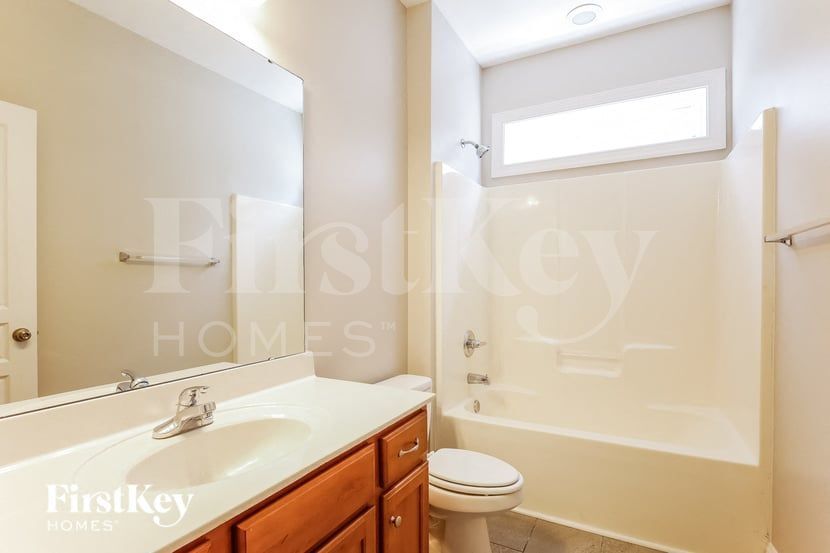 Building Photo - 1005 Phar Lap Dr