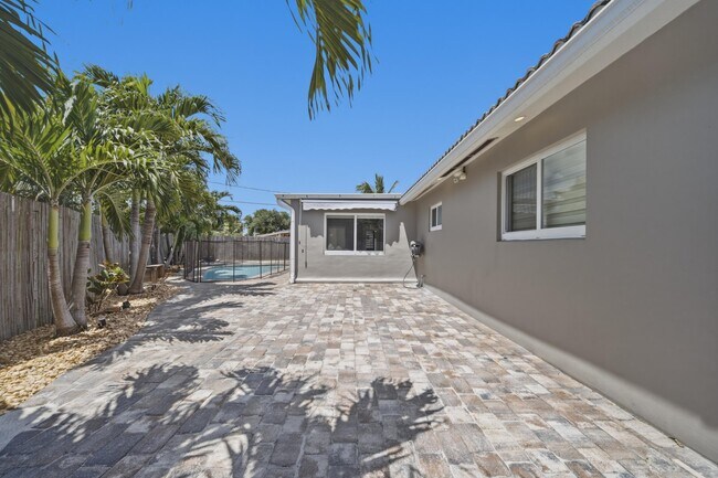 Building Photo - 5031 NE 23rd Terrace