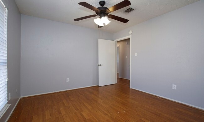 Building Photo - 14239 Montaigne Dr